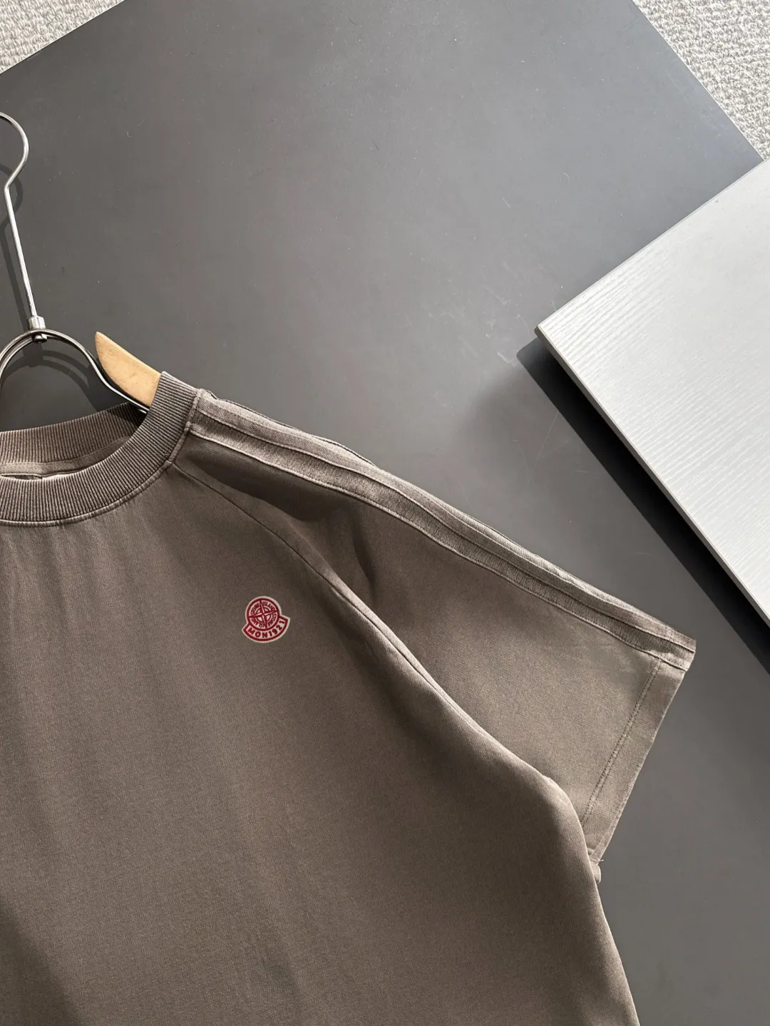 Next day shipping P460 Stone lsland/stone island high quality 2025 spring and summer new casual heavy industry suit exclusively developed by yb! High quality production! Imported custom-made fabrics for foreign orders, with high breathability and comfort, impeccable details, brand element design concept, delicate and soft feel! It presents a casual cut and the upper body shape is great! On sale simultaneously on the official website! From a high-end men's positioning brand, the low-key luxury taste is irresistible! Exquisite workmanship and impeccable quality! The overall style is simple, fashionable and timeless, fully meeting the requirements of stylish and tasteful dressing! Size: S-XXL
